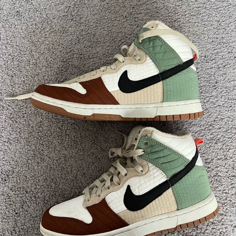 Nike high top worn a few times good condition